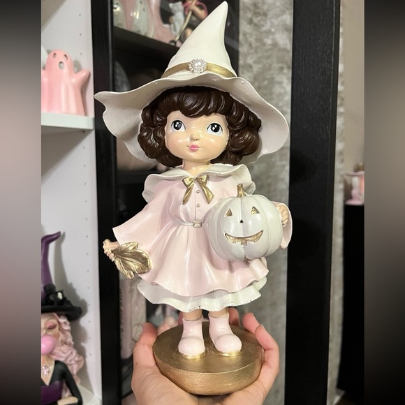 Pink witch - Picture 2 of 9